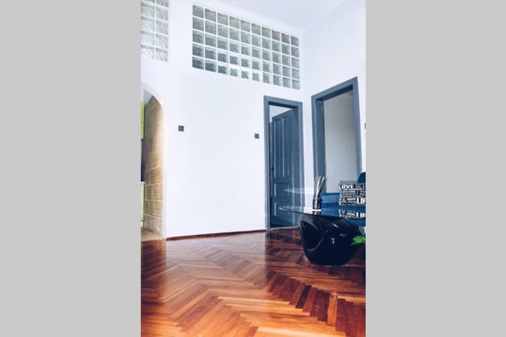 ☆Modern High Ceiling Apartment - Heart Of The City Oradea Exterior foto
