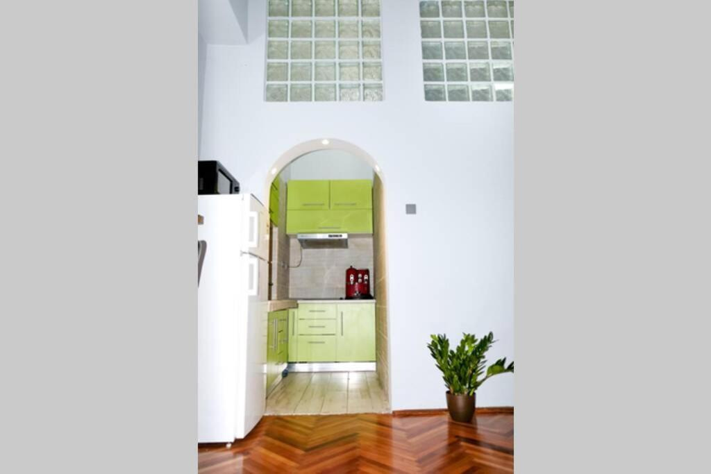 ☆Modern High Ceiling Apartment - Heart Of The City Oradea Exterior foto